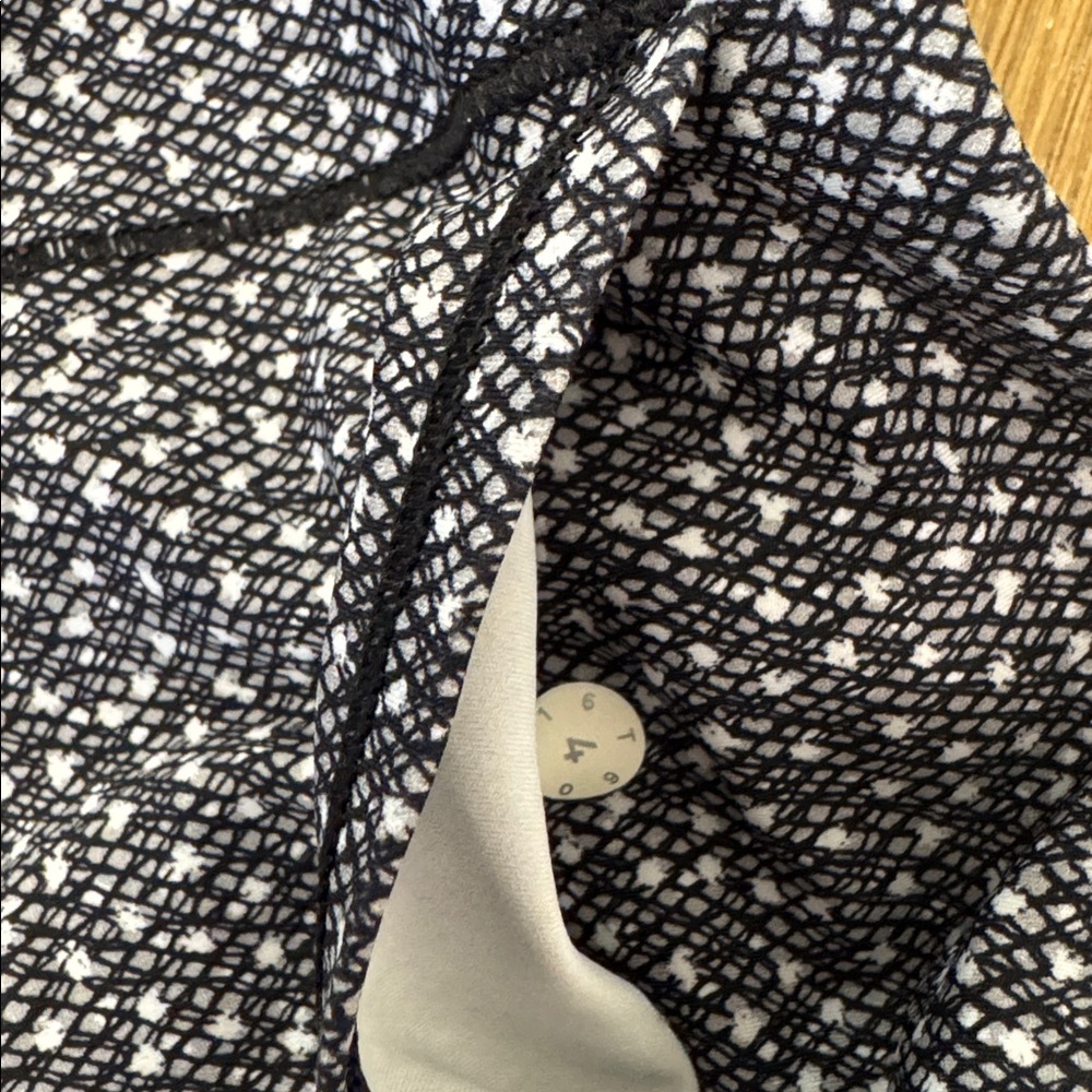 Lululemon Fast and Free Leggings Fizz White/Black Size 4 EUC - Picture 7 of 8